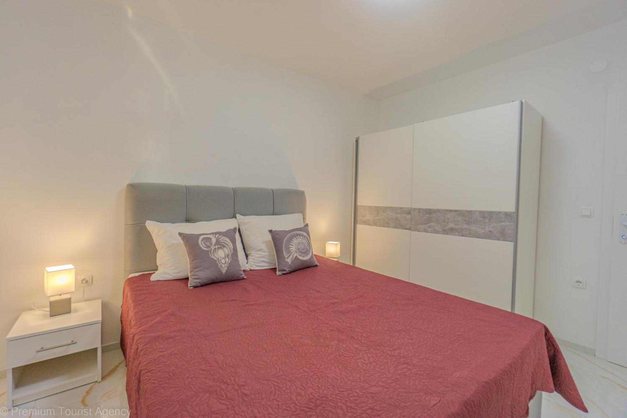 Ivica Super Comfortable, Newly Furnished In A Location