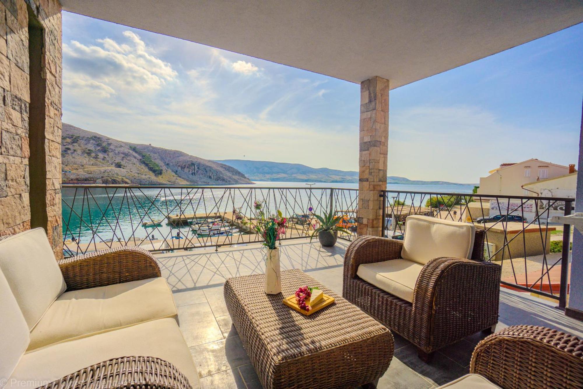 Ivica Super Comfortable, Newly Furnished In A Location Appartamento